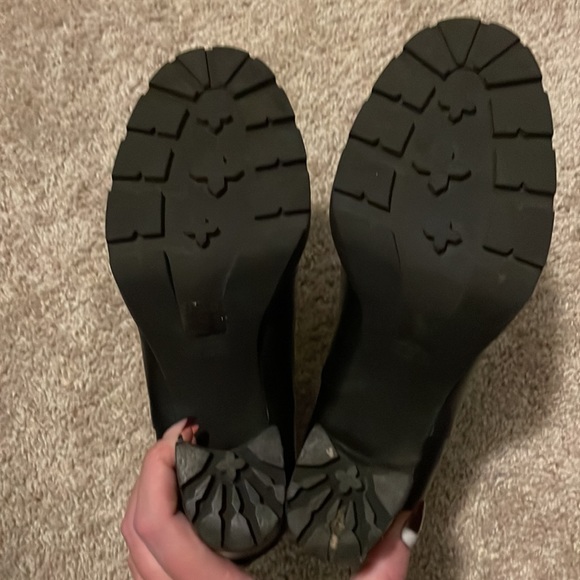 Saks Fifth Avenue Lug Sole Black Leather Ankle Boot Sz 10 - Picture 4 of 14